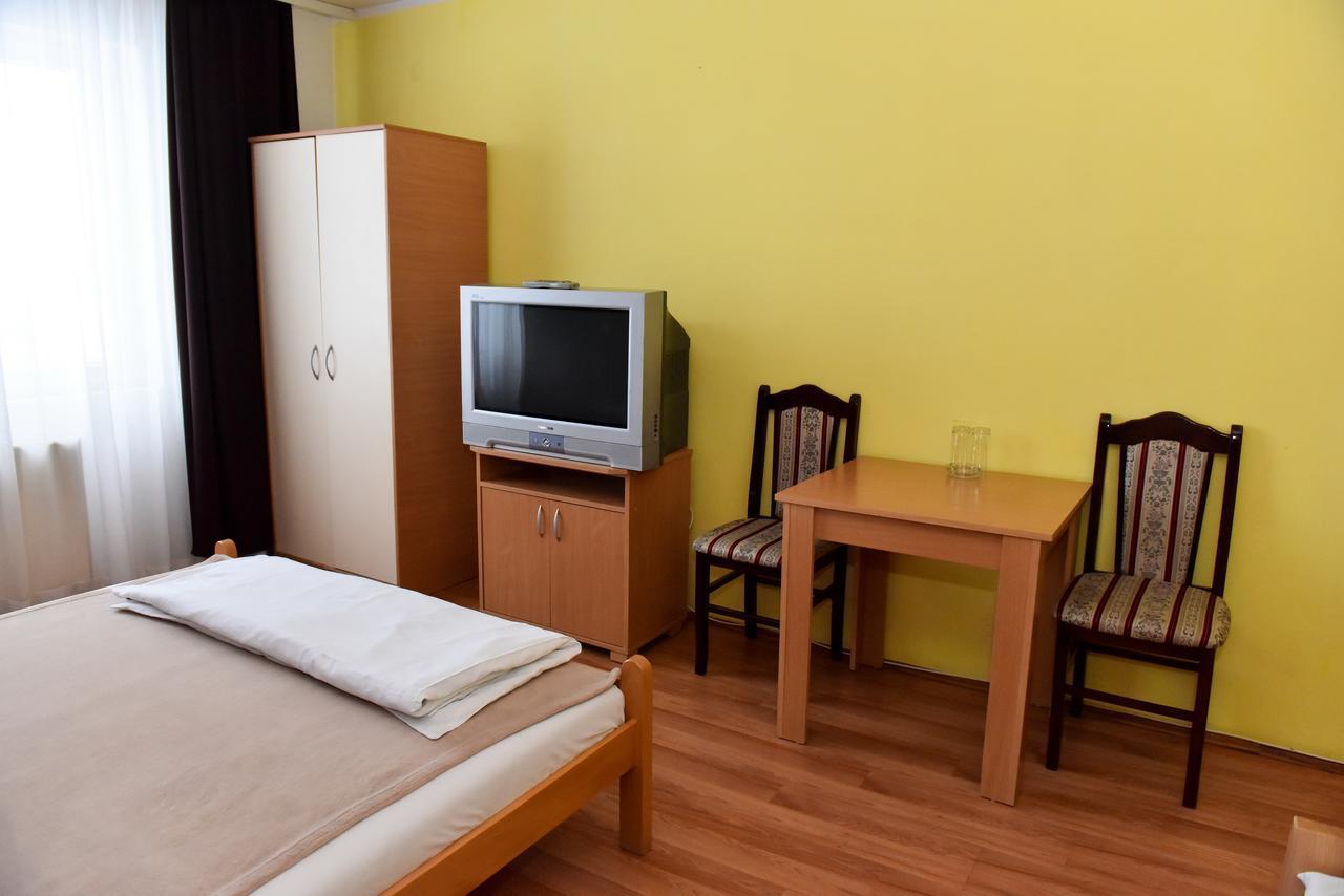 Hostel Milkaza Novi Sad Exterior photo
