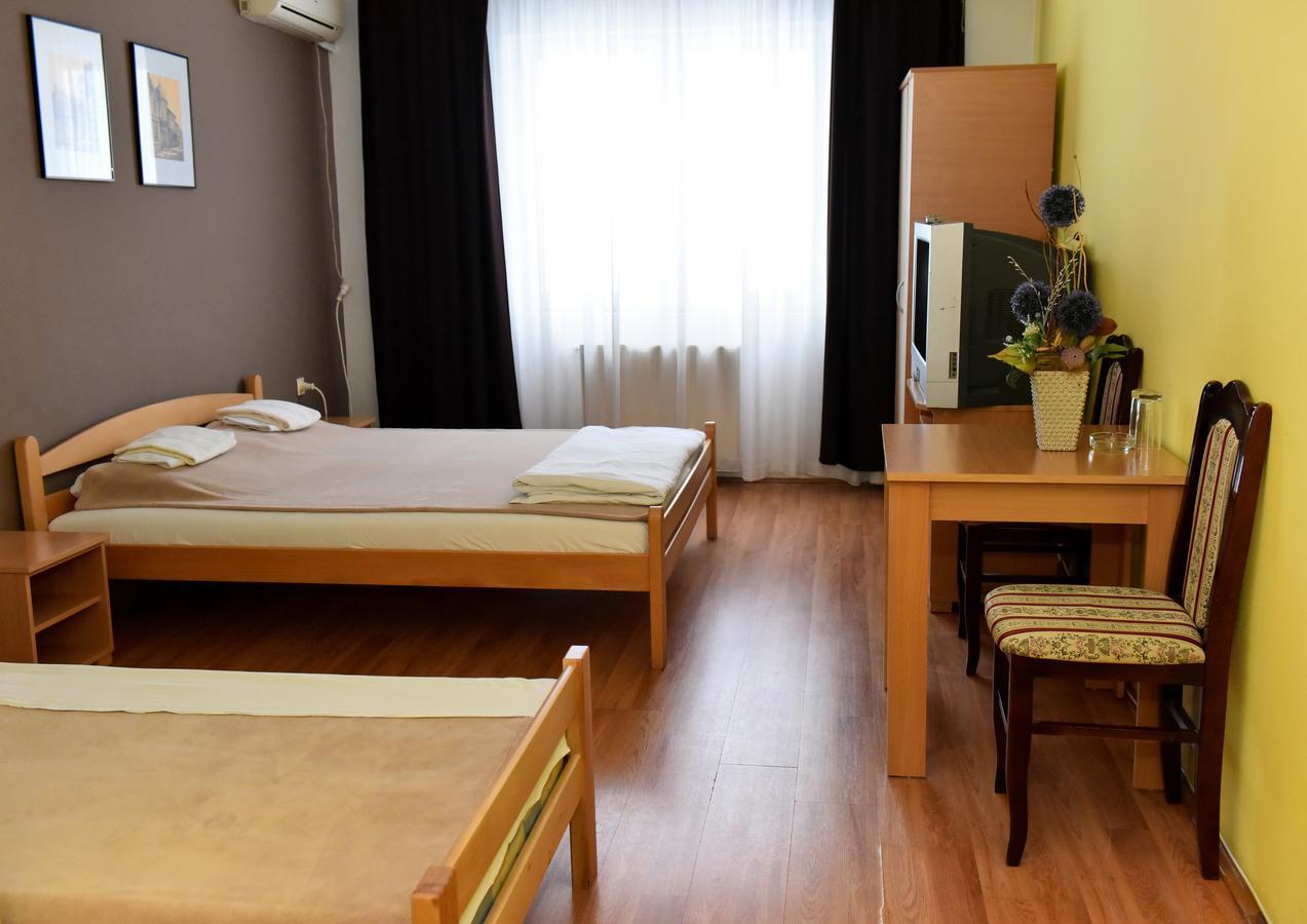 Hostel Milkaza Novi Sad Exterior photo